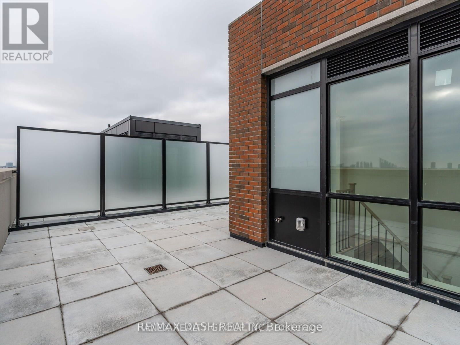 723 - 2300 ST CLAIR AVENUE WEST Image 40