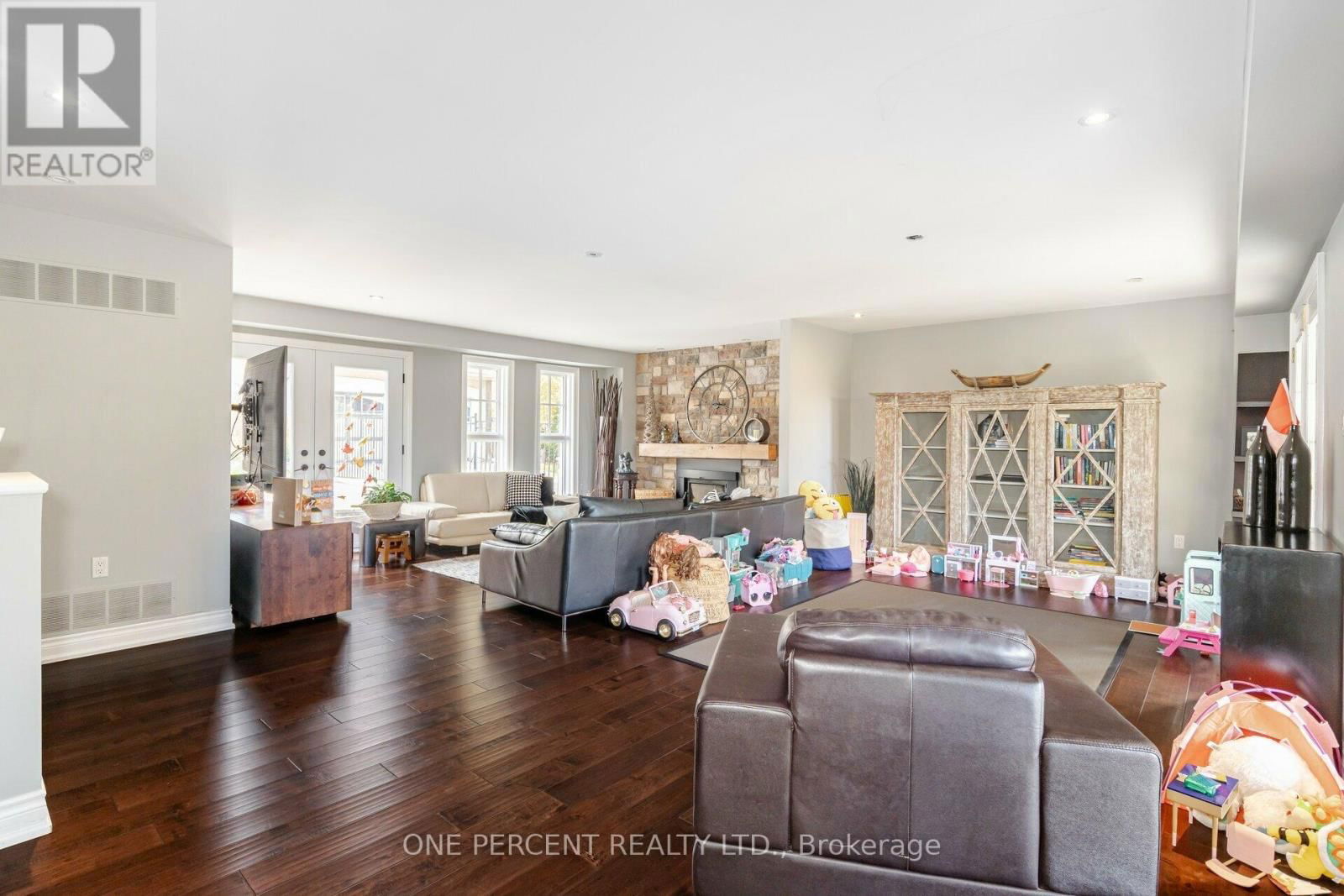 110 PALMER CIRCLE Image 11