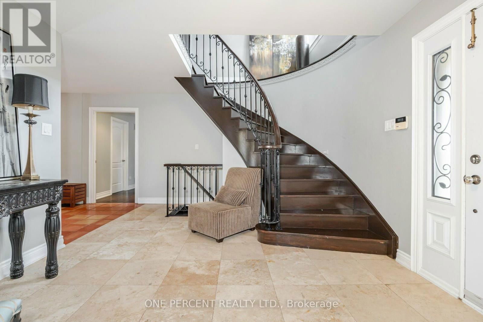 110 PALMER CIRCLE Image 14