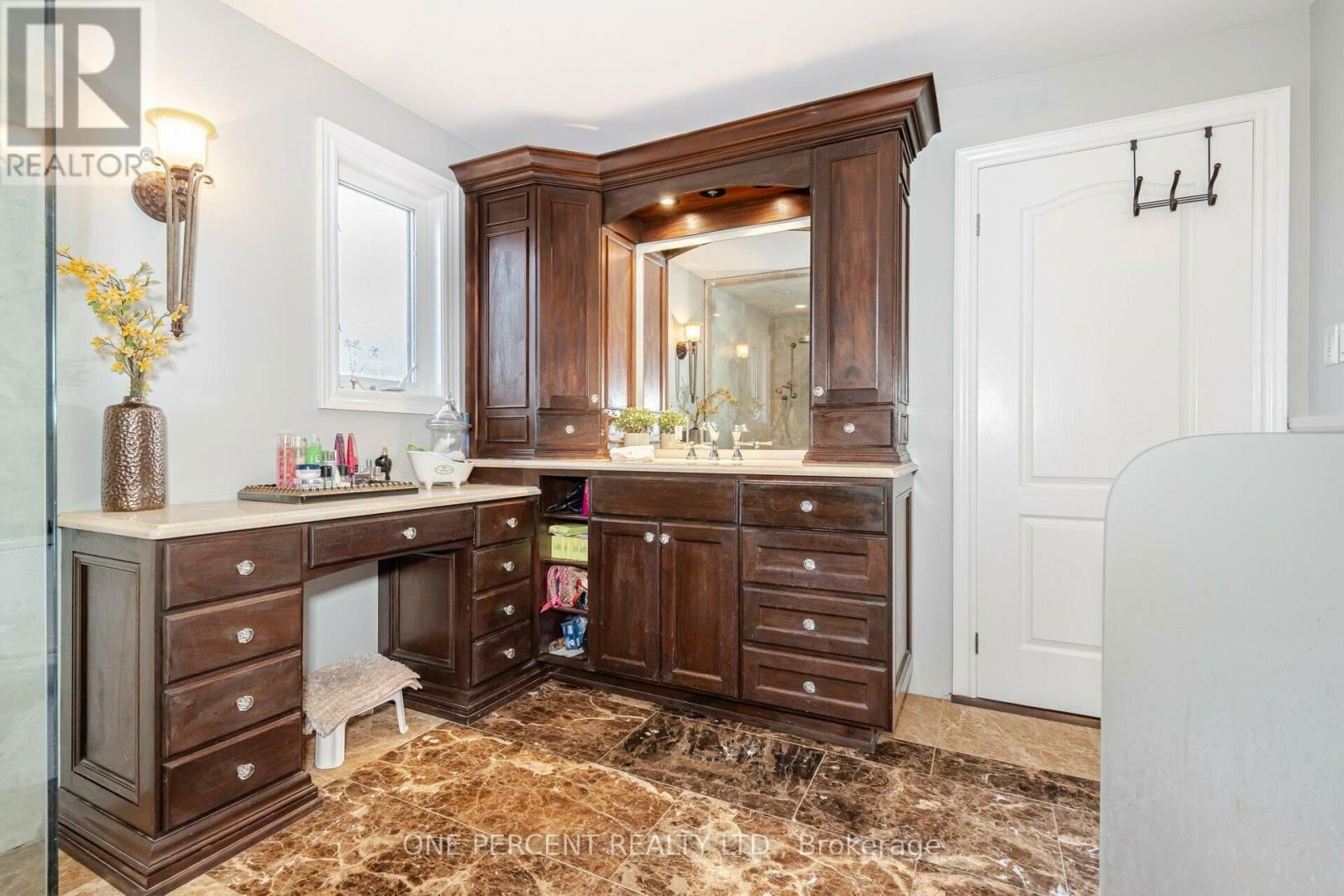 110 PALMER CIRCLE Image 17