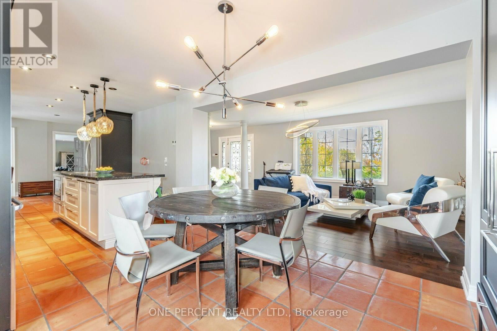 110 PALMER CIRCLE Image 6