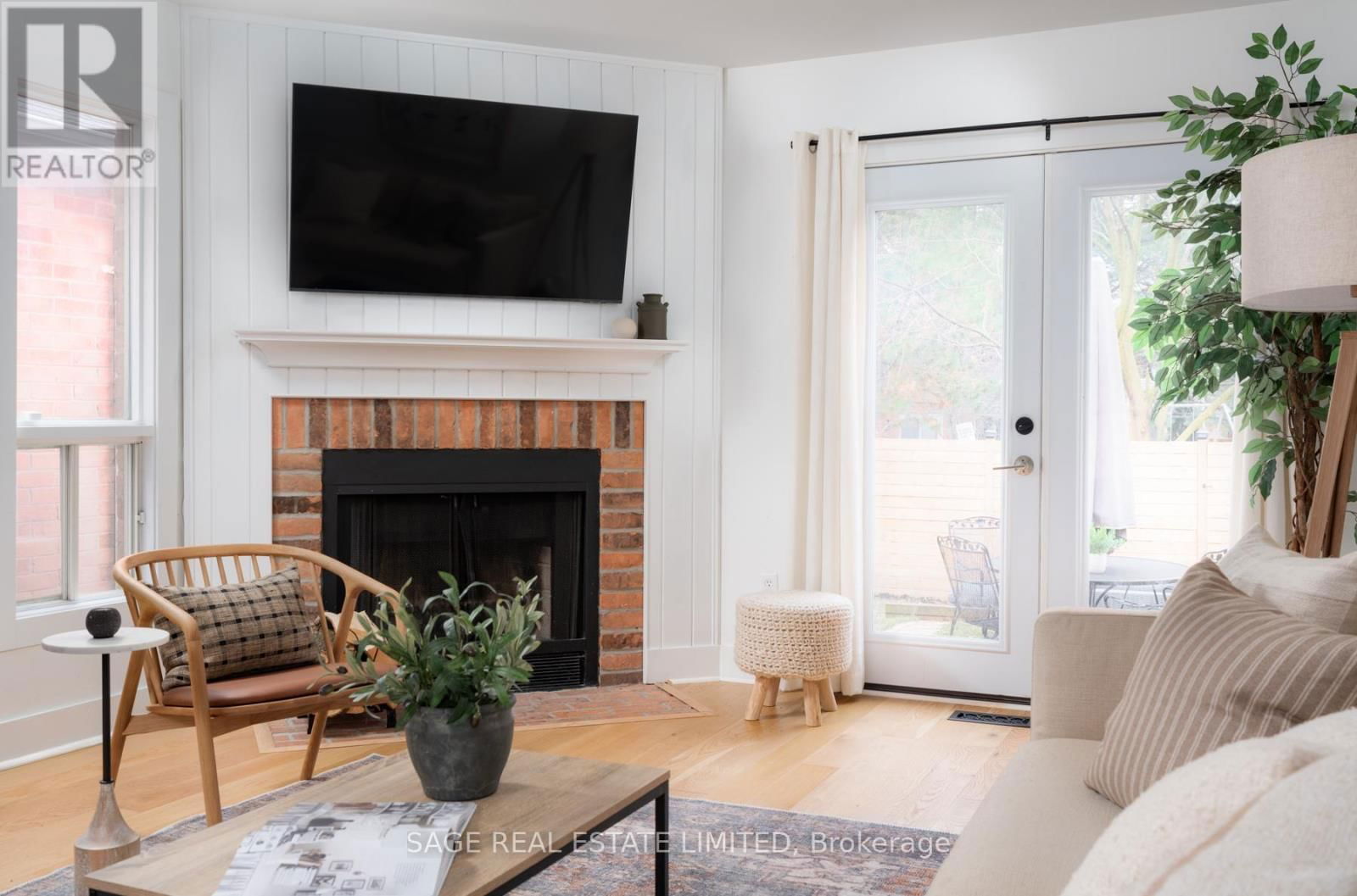1194 MCCRANEY STREET EAST Image 14