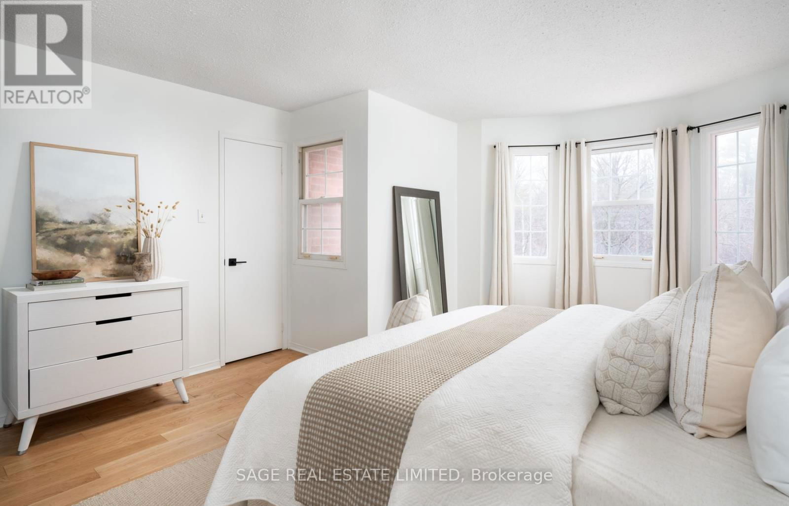1194 MCCRANEY STREET EAST Image 22