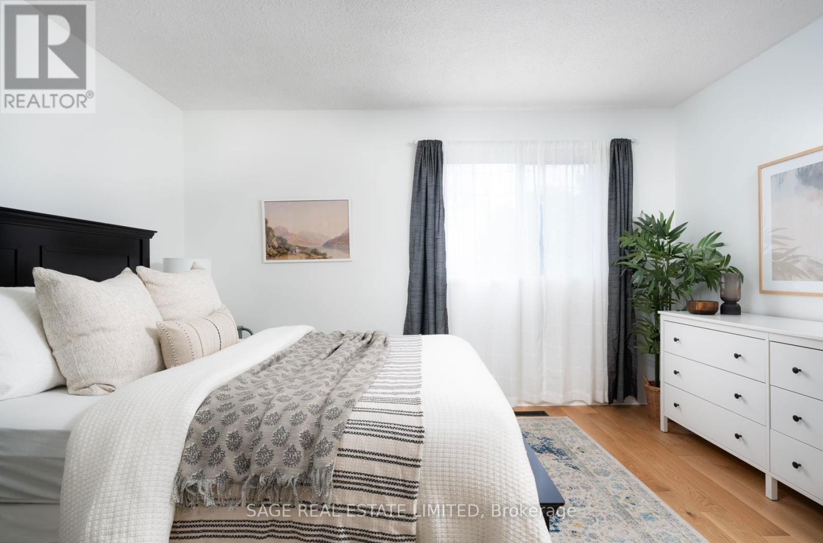 1194 MCCRANEY STREET EAST Image 28
