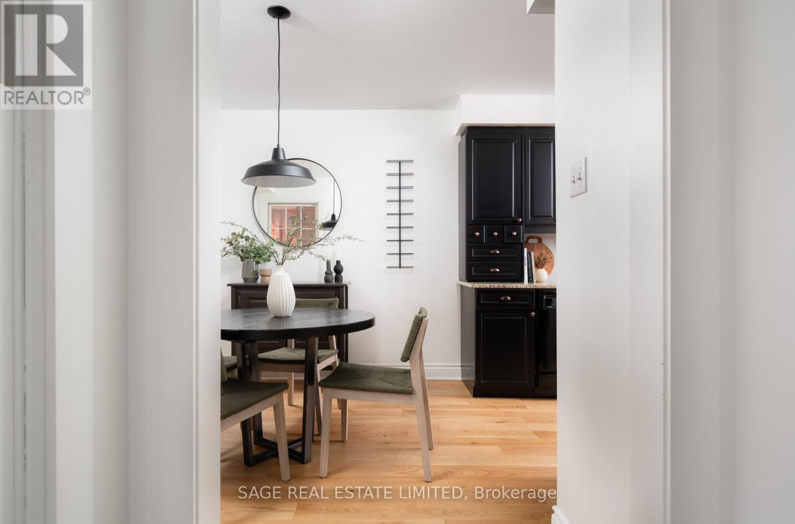 1194 MCCRANEY STREET EAST Image 3