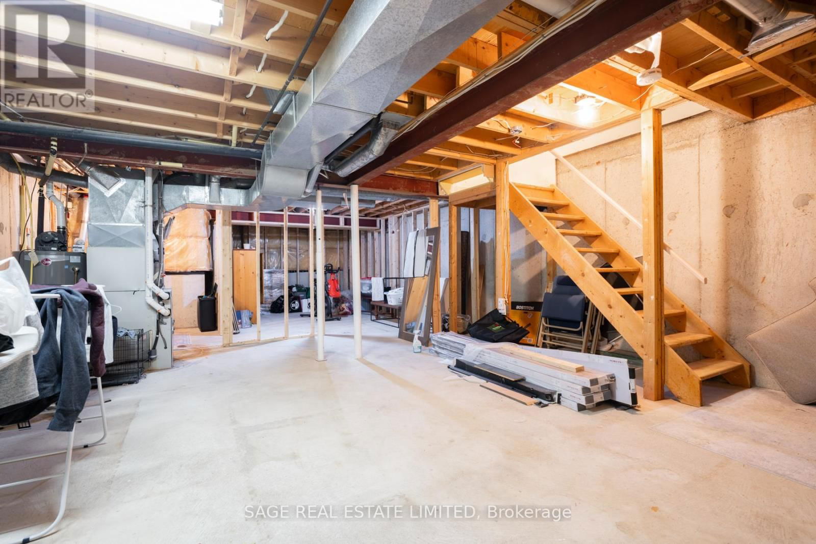 1194 MCCRANEY STREET EAST Image 33