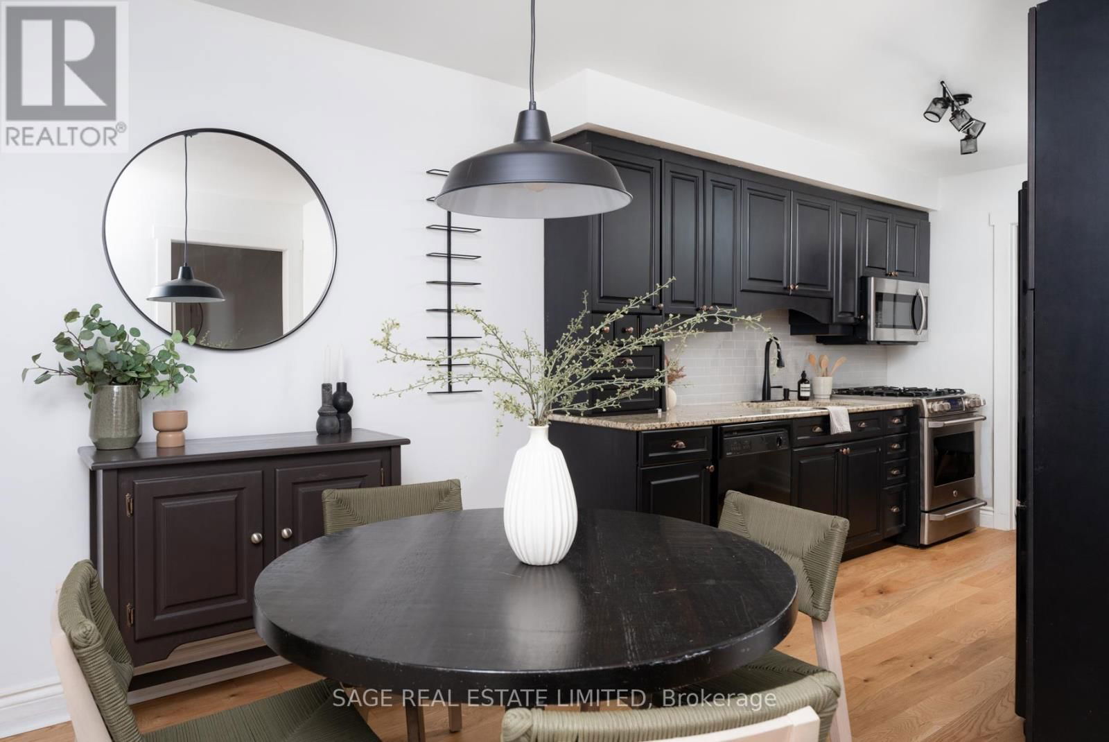 1194 MCCRANEY STREET EAST Image 5