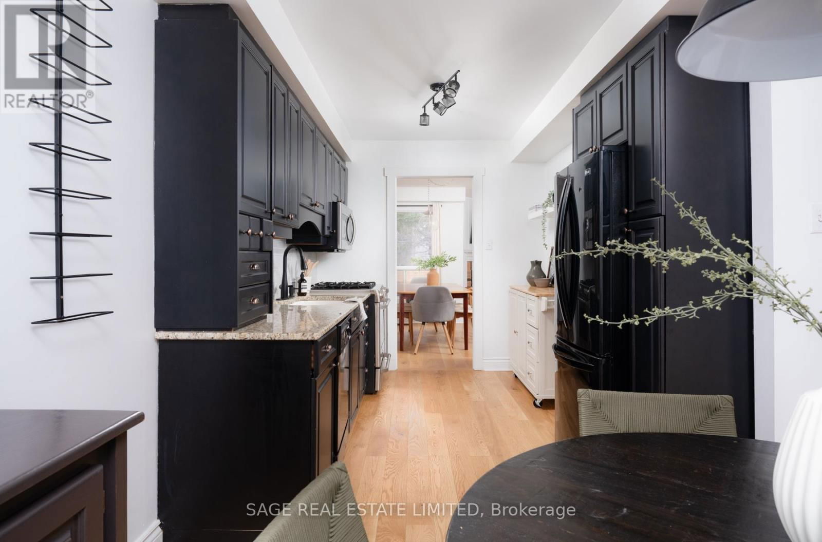 1194 MCCRANEY STREET EAST Image 6