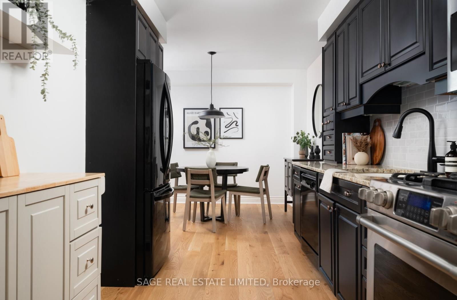 1194 MCCRANEY STREET EAST Image 8