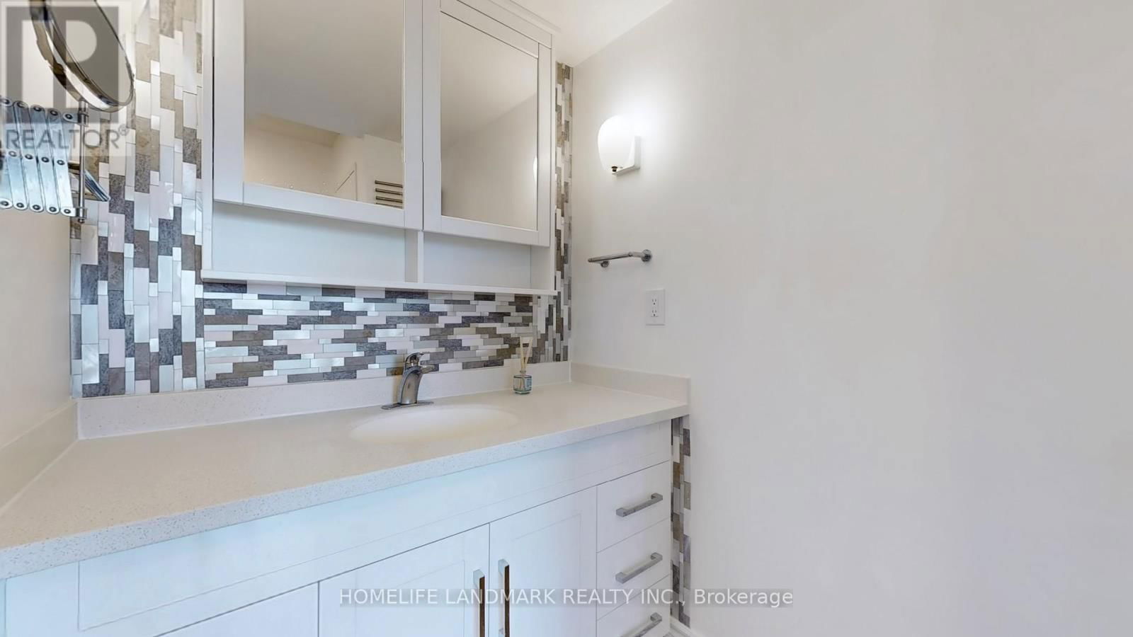 107 - 2185 MARINE DRIVE Image 16
