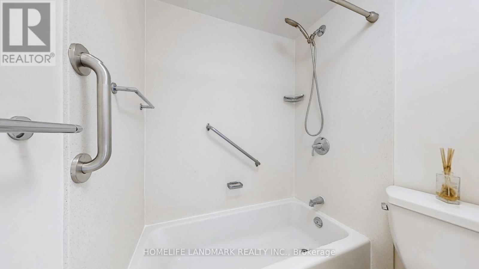 107 - 2185 MARINE DRIVE Image 17