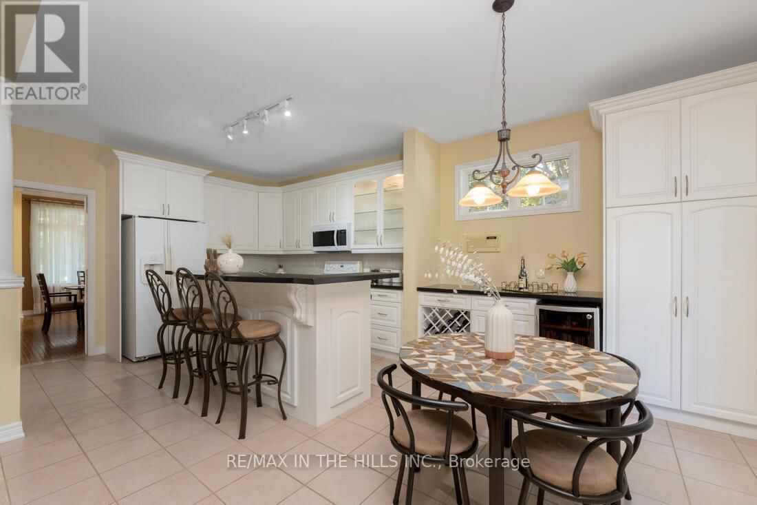 27 - 2165 STAVEBANK ROAD Image 15
