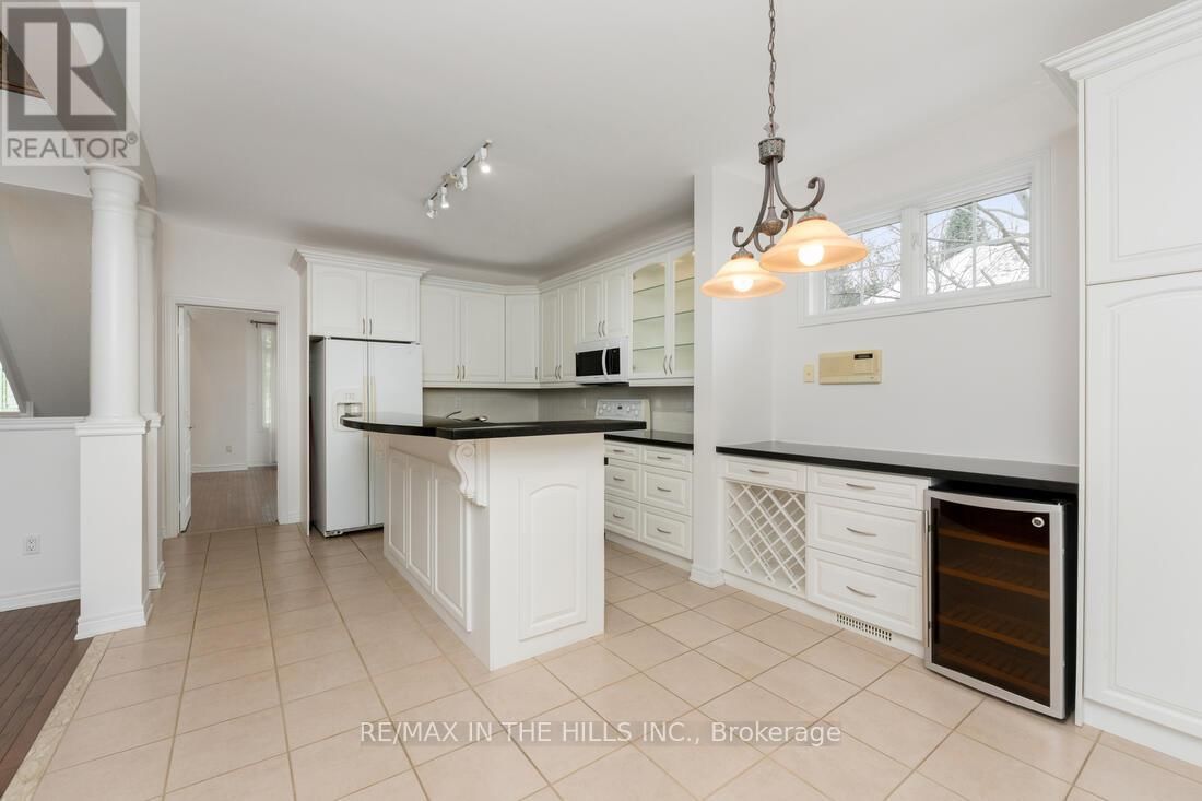 27 - 2165 STAVEBANK ROAD Image 16