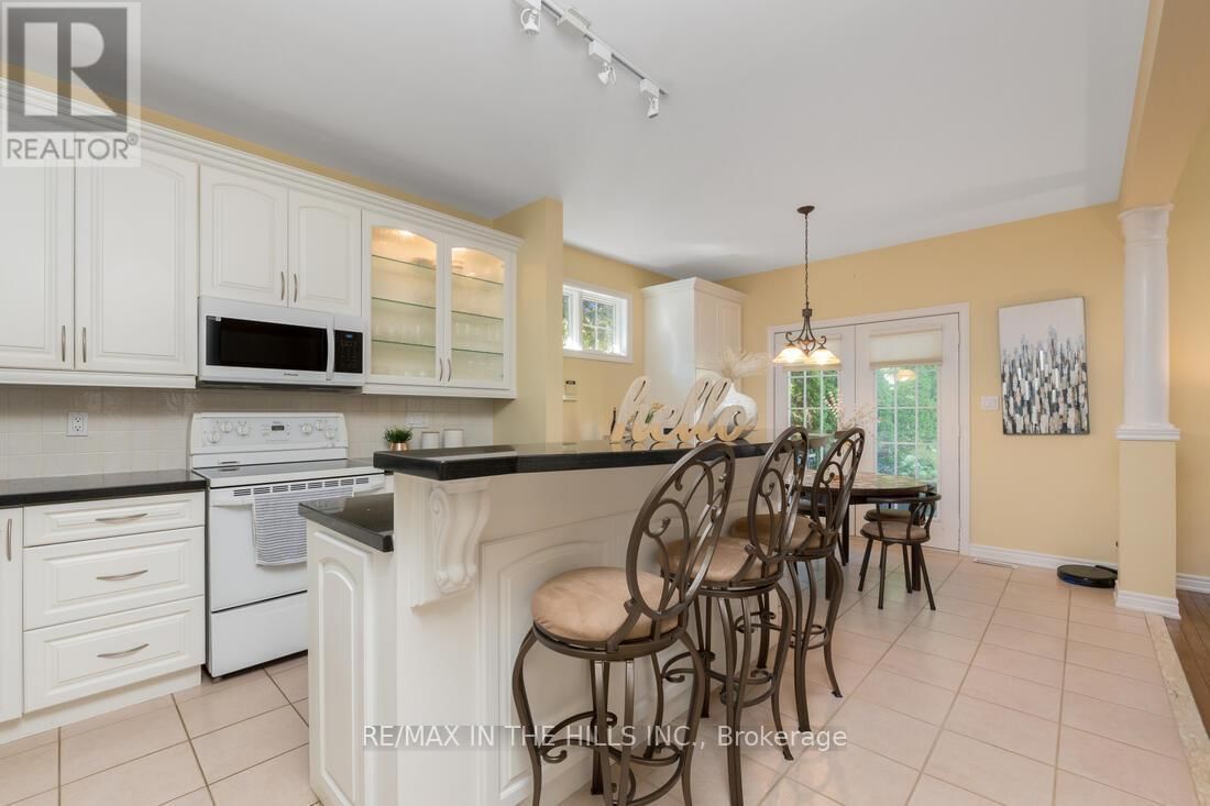 27 - 2165 STAVEBANK ROAD Image 17