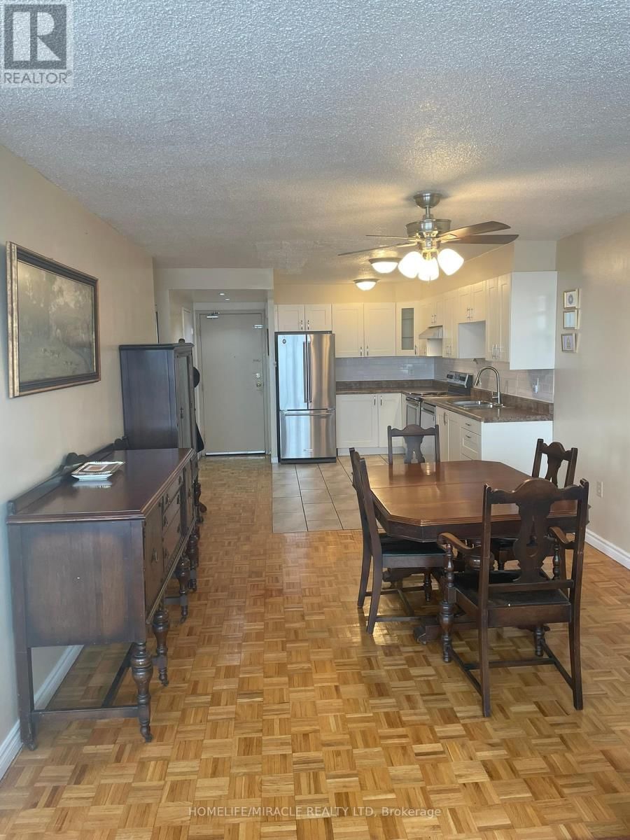 906 - 40 PANORAMA COURT Image 7