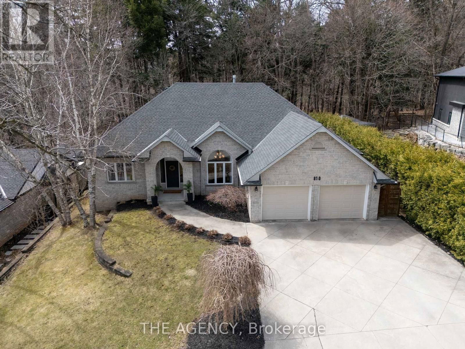 810 BELHAVEN CRESCENT Image 1