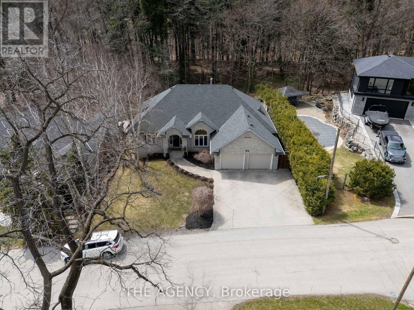 810 BELHAVEN CRESCENT Image 2