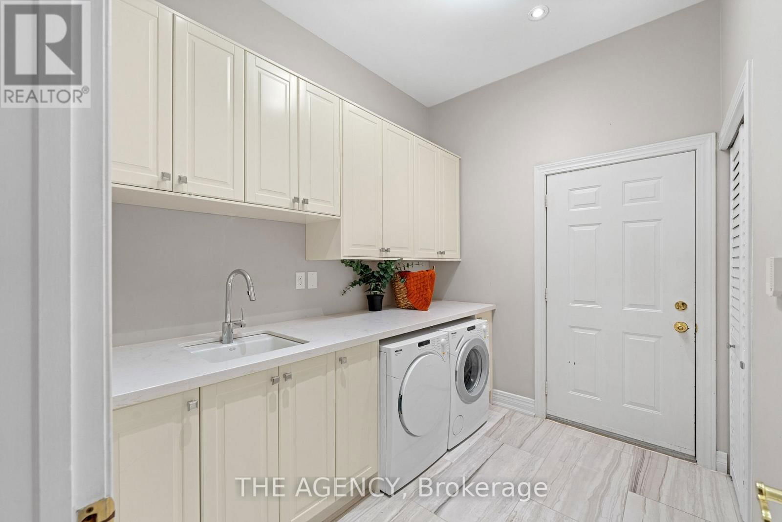 810 BELHAVEN CRESCENT Image 22