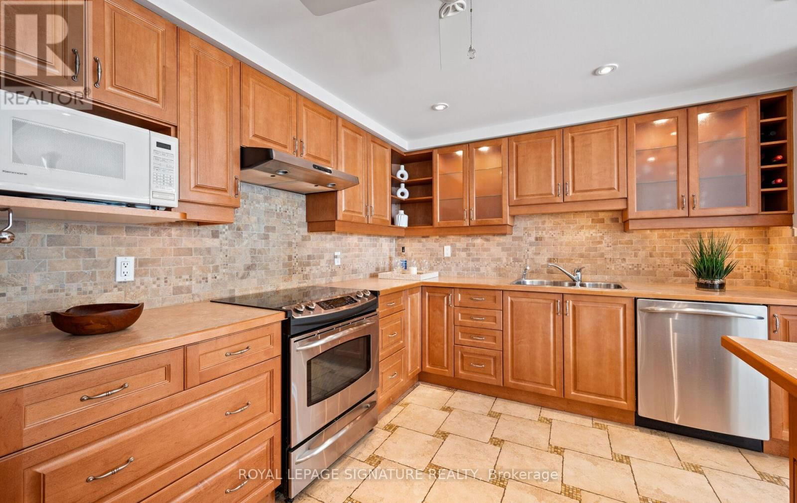 1508 - 2175 MARINE DRIVE Image 16