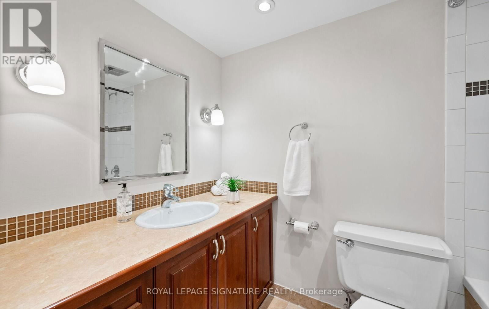 1508 - 2175 MARINE DRIVE Image 29