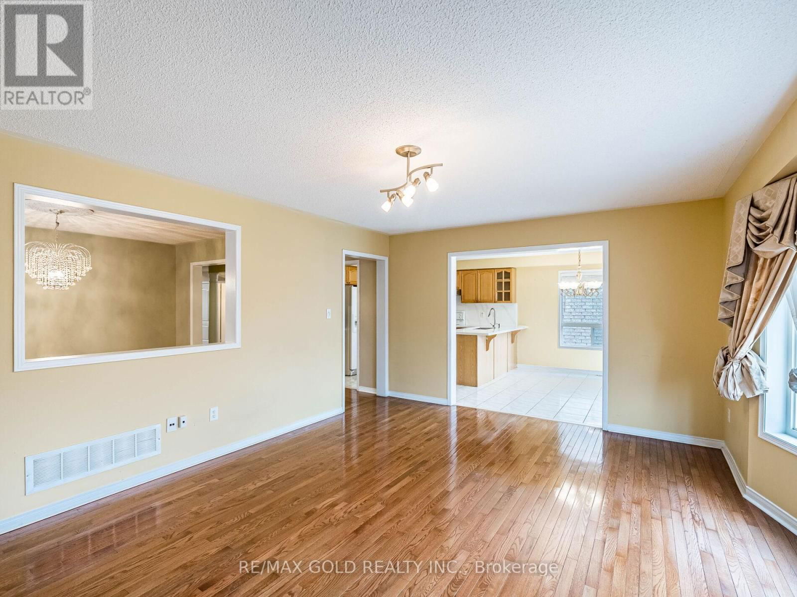 181 BRISDALE DRIVE Image 10