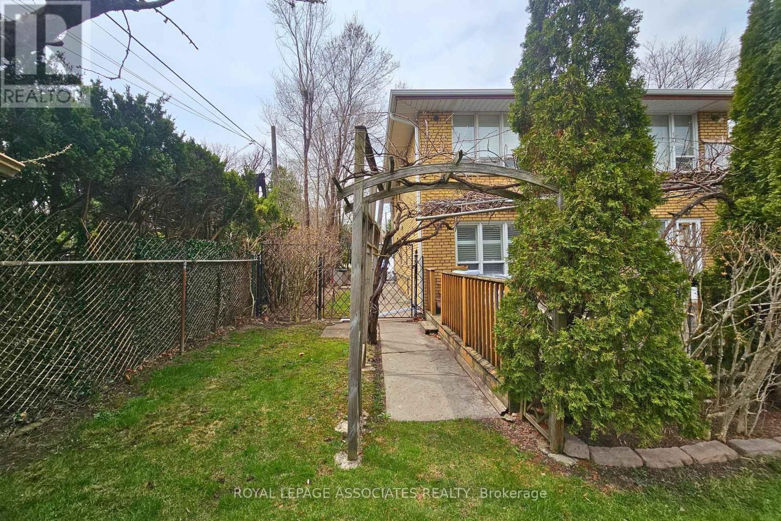 89 PORTAGE AVENUE Image 16