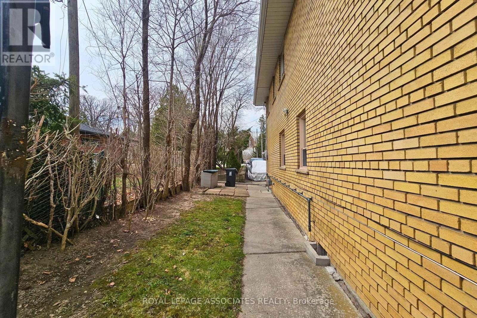 89 PORTAGE AVENUE Image 17