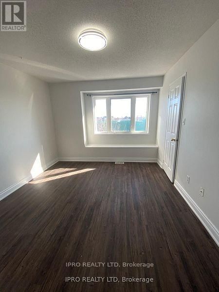 3414 REDPATH CIRCLE Image 10