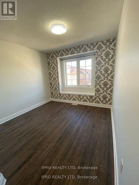 3414 REDPATH CIRCLE Image 2