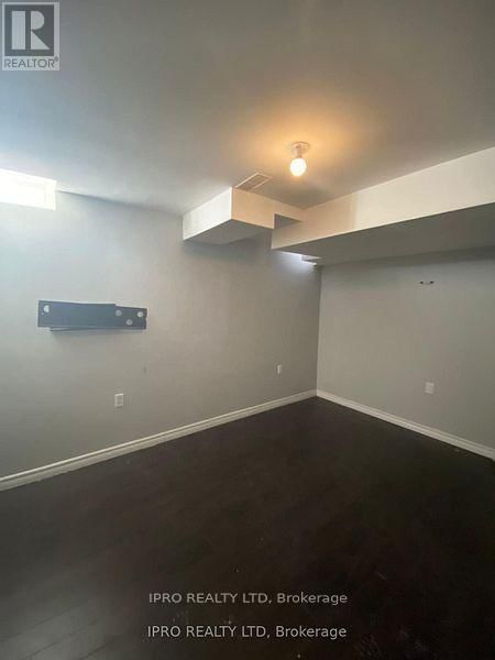 3414 REDPATH CIRCLE Image 8