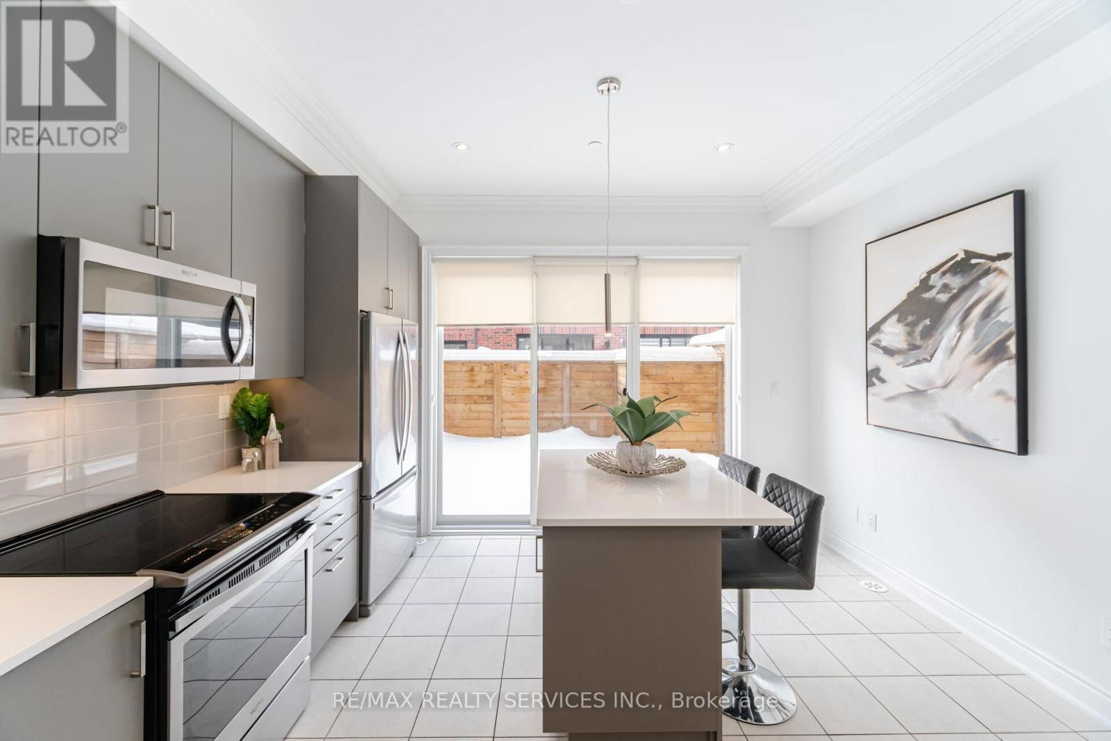 25 - 80 DAISY AVENUE Image 12