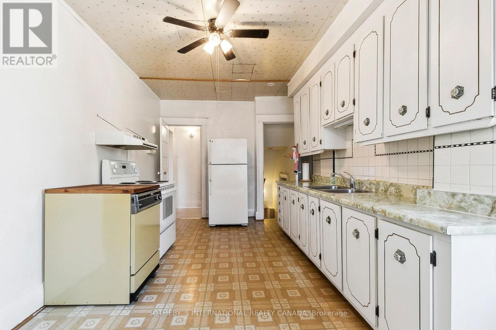 143 FAIRVIEW AVENUE Image 12