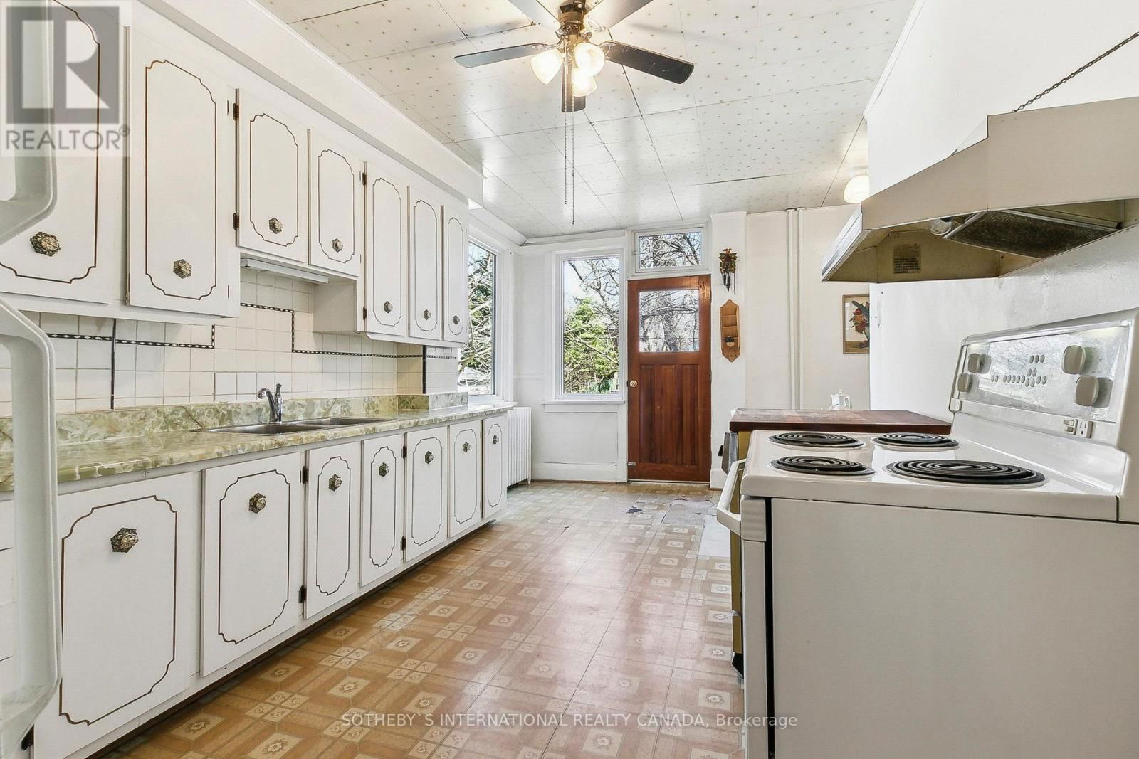143 FAIRVIEW AVENUE Image 14