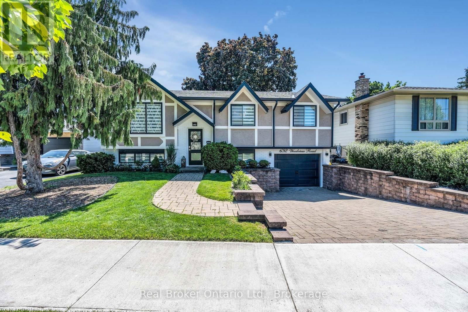 692 WOODVIEW ROAD Image 1