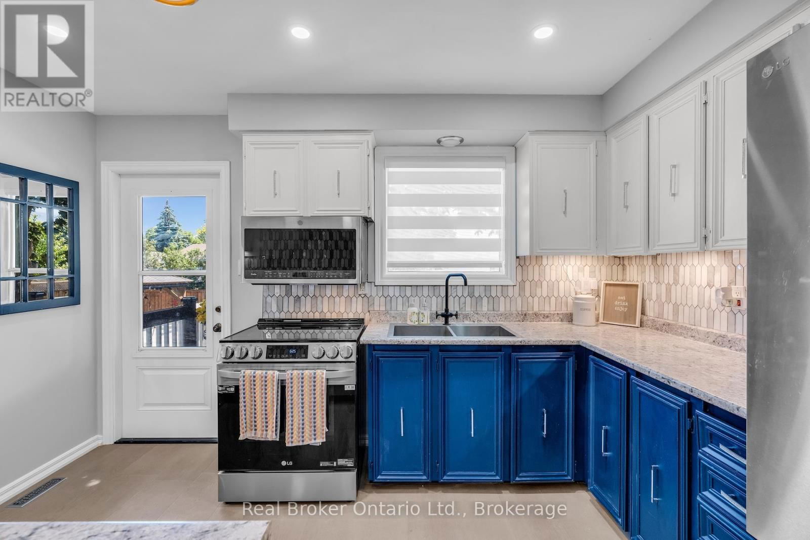 692 WOODVIEW ROAD Image 10