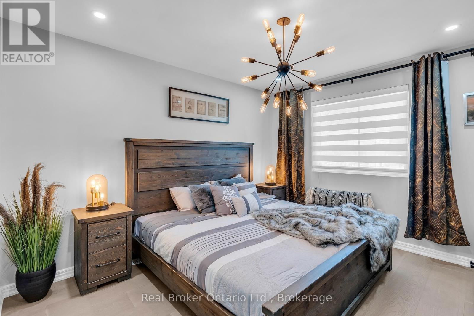 692 WOODVIEW ROAD Image 14