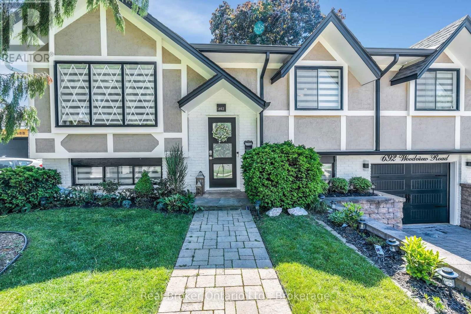 692 WOODVIEW ROAD Image 2