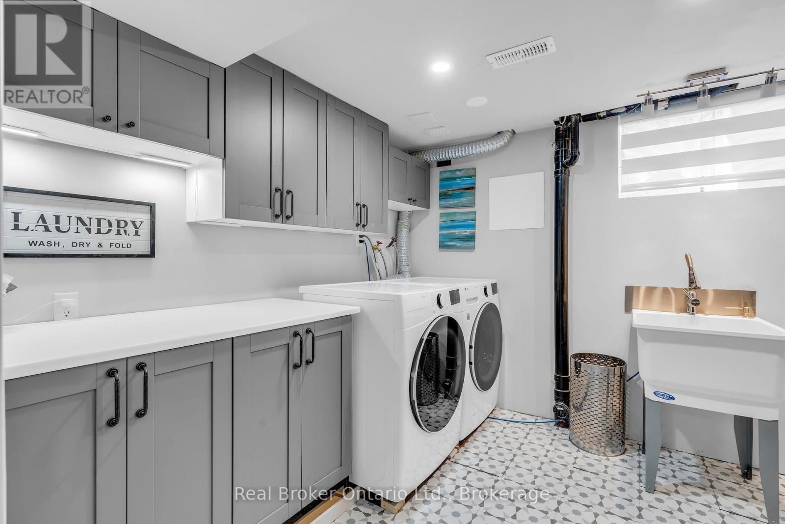 692 WOODVIEW ROAD Image 26