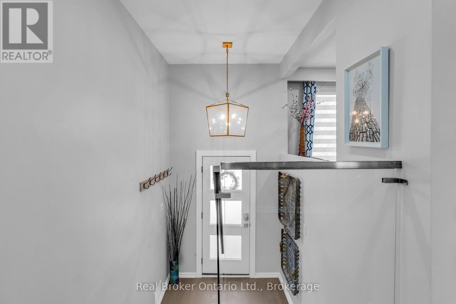692 WOODVIEW ROAD Image 3