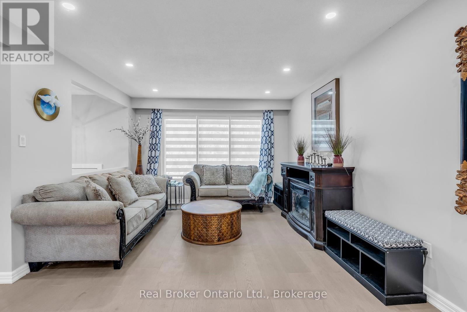 692 WOODVIEW ROAD Image 5