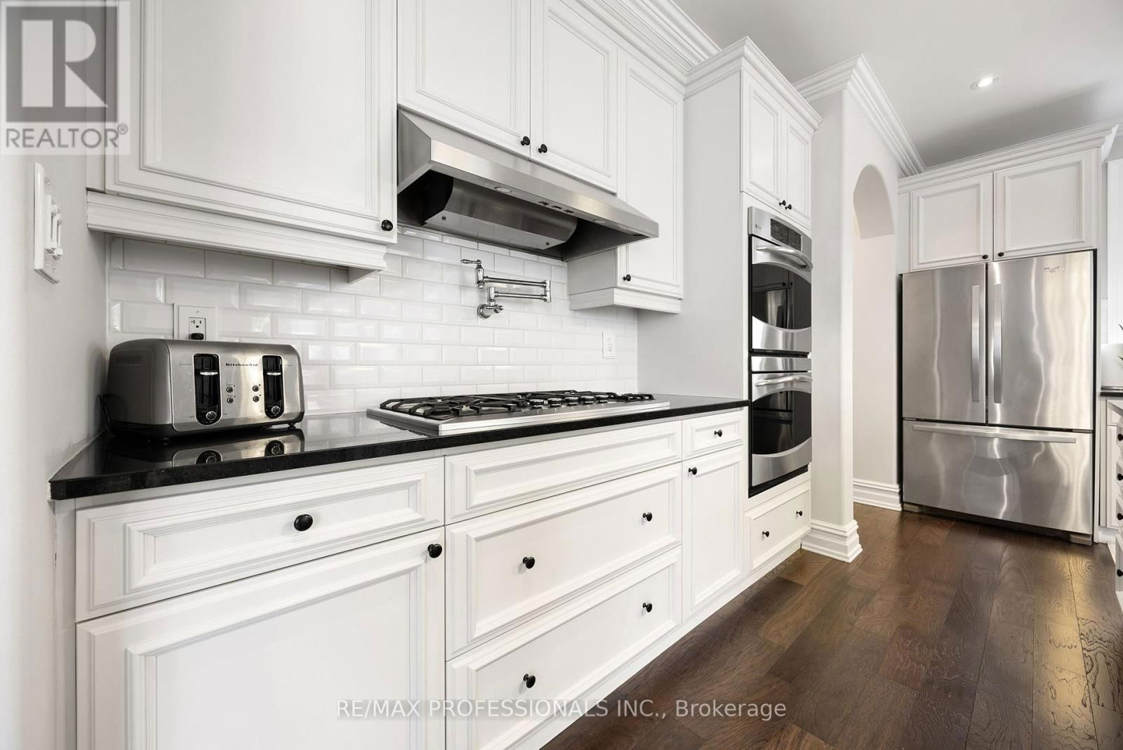 401 COOMBS COURT Image 12
