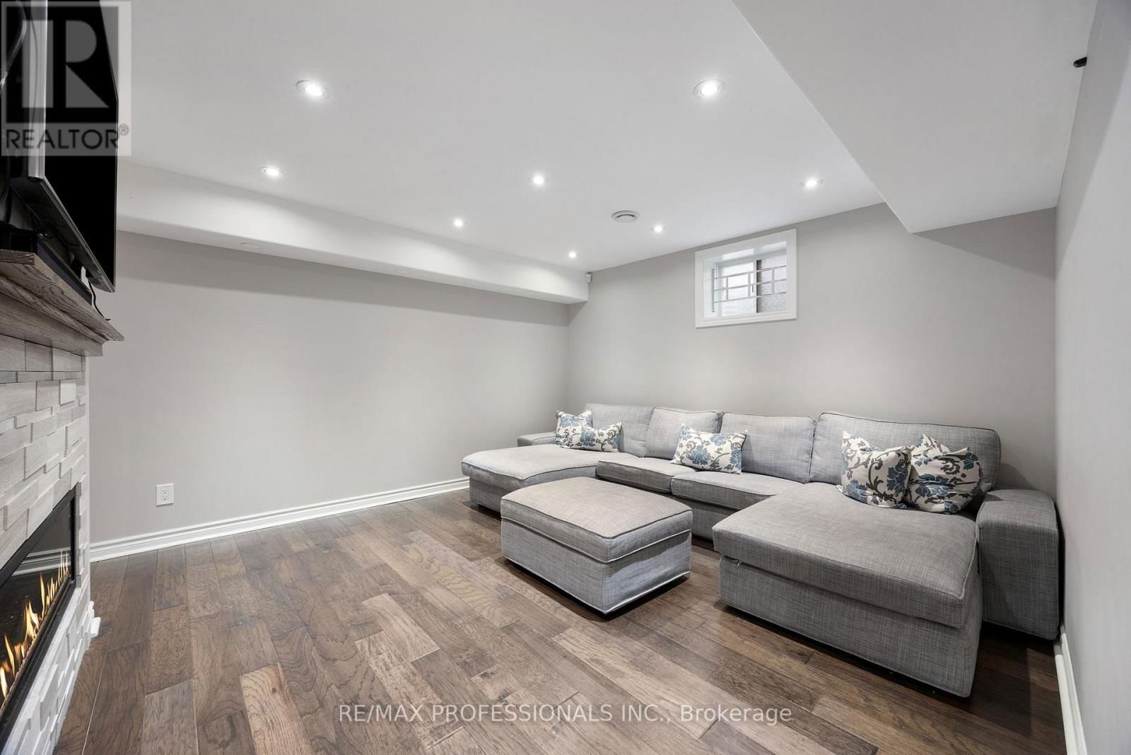 401 COOMBS COURT Image 38