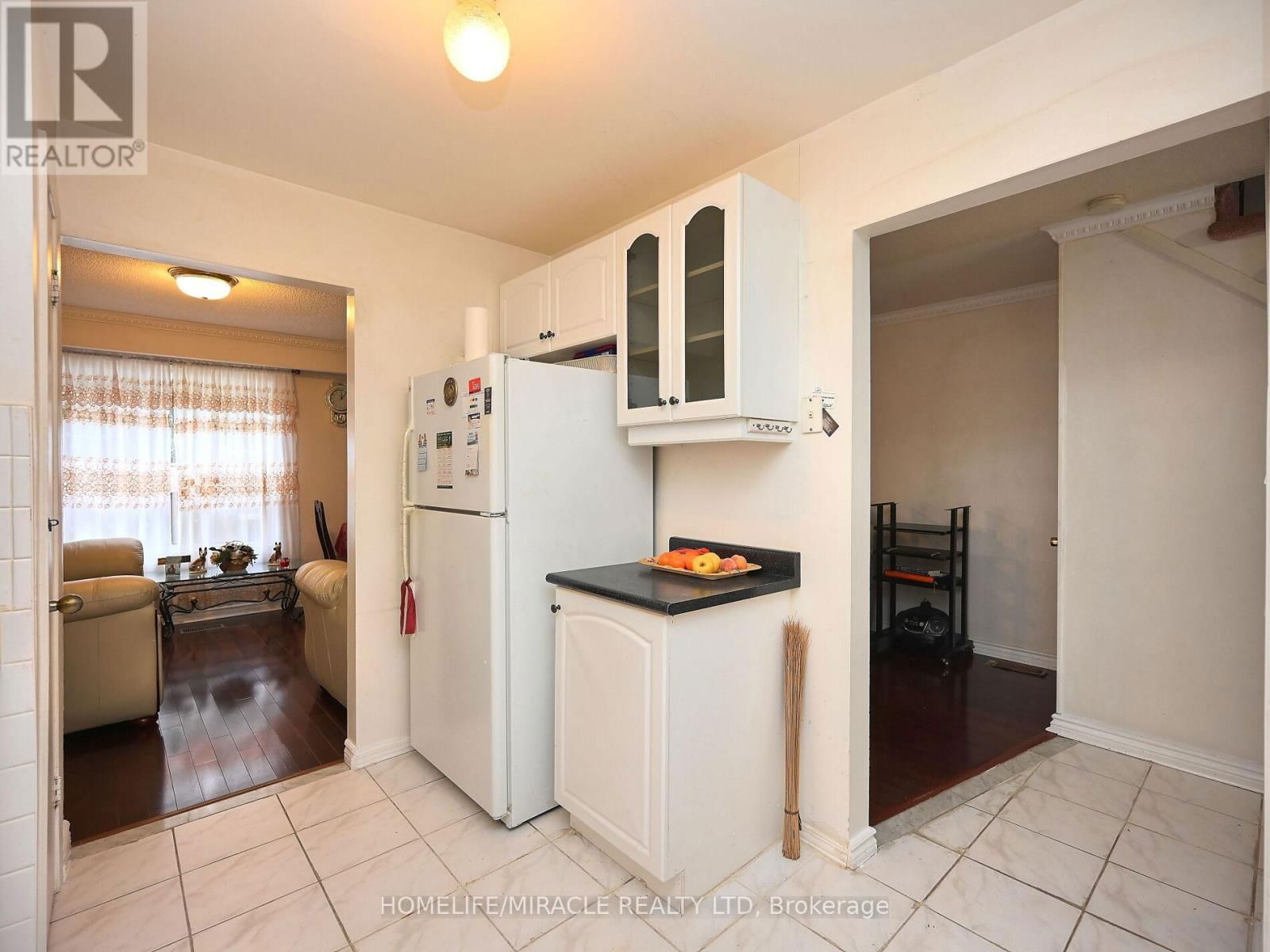 119 - 120 COLLINS CRESCENT WEST Image 18