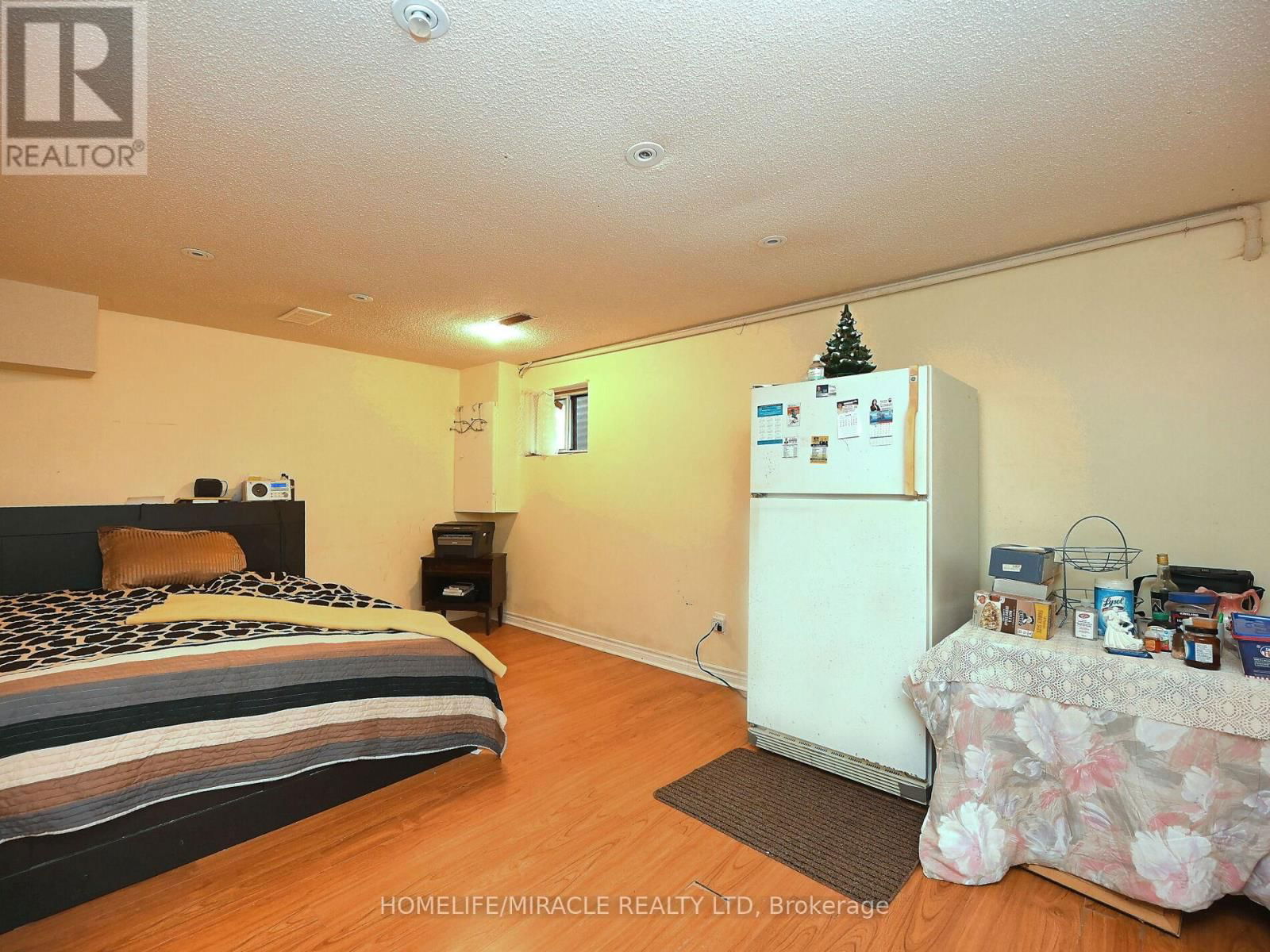 119 - 120 COLLINS CRESCENT WEST Image 32