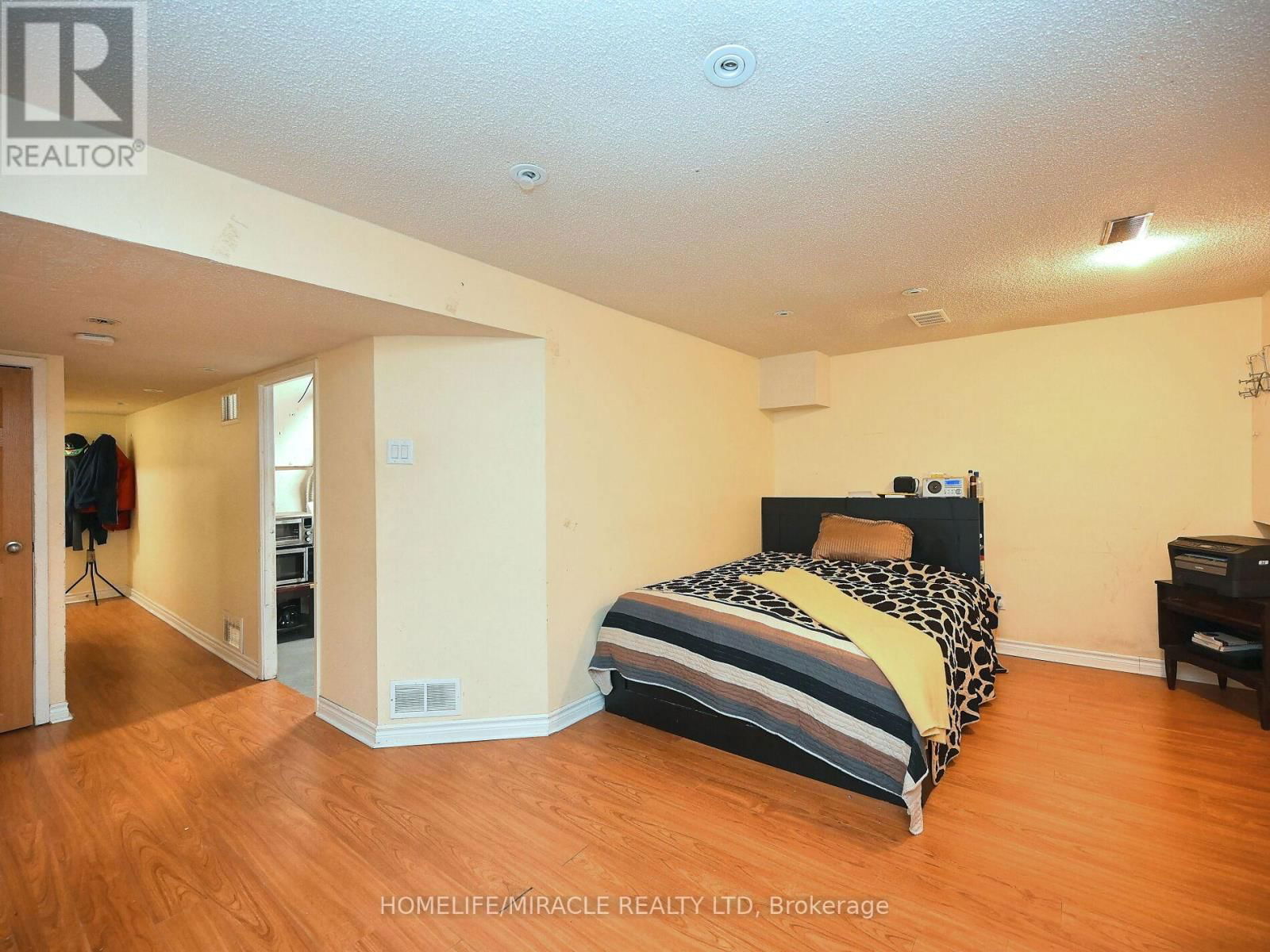 119 - 120 COLLINS CRESCENT WEST Image 33