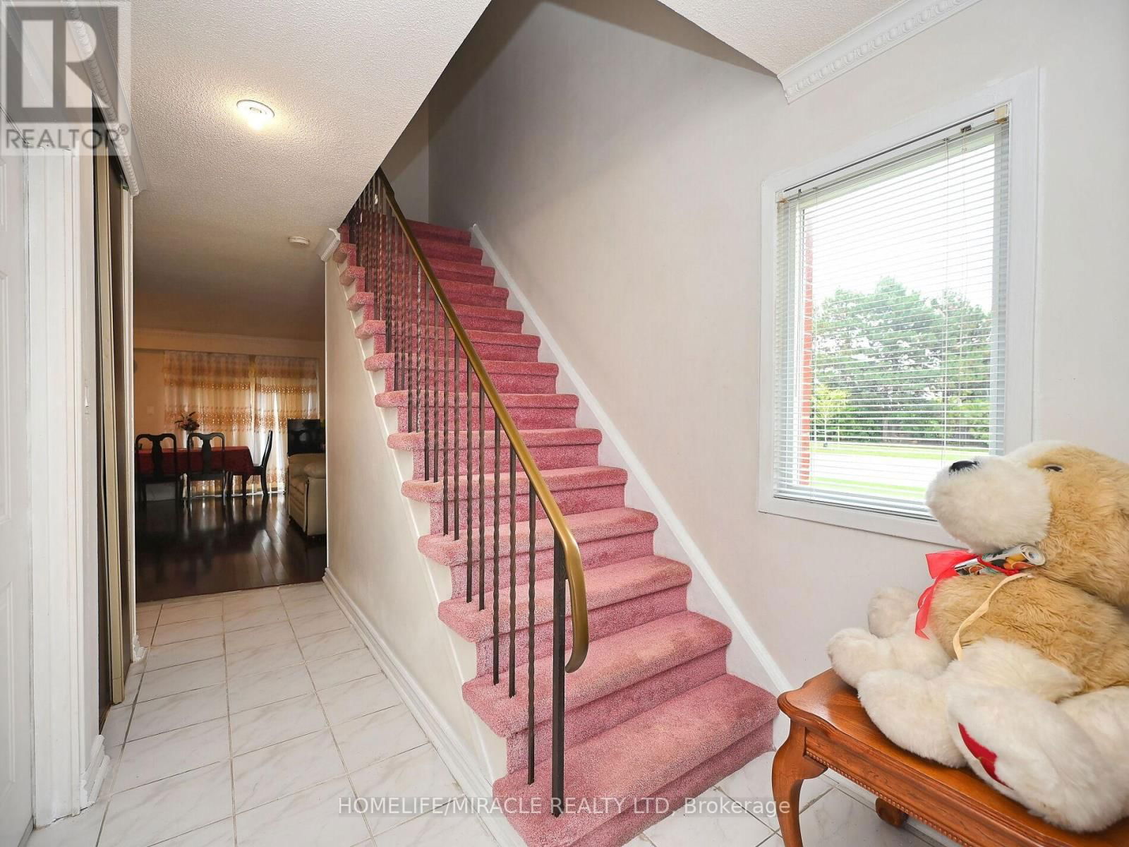 119 - 120 COLLINS CRESCENT WEST Image 6