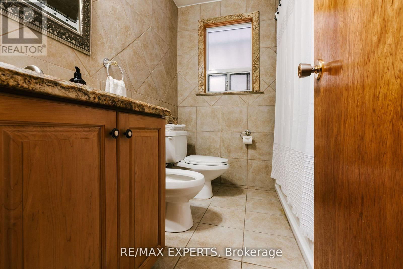 1 CRESTON ROAD Image 18