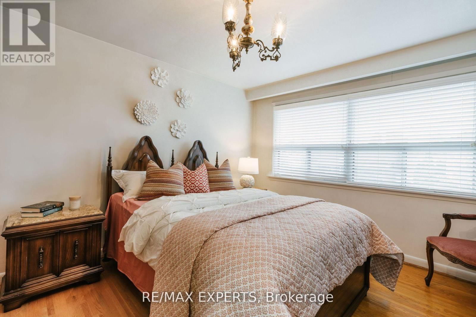 1 CRESTON ROAD Image 22