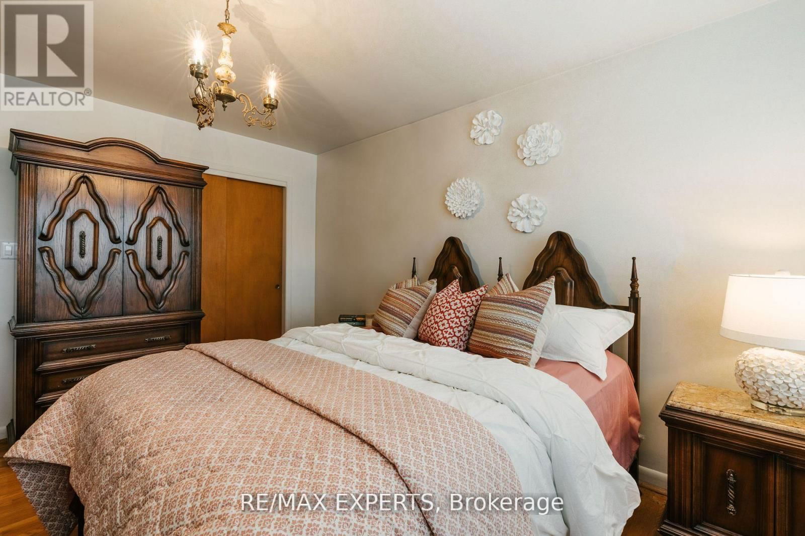 1 CRESTON ROAD Image 23