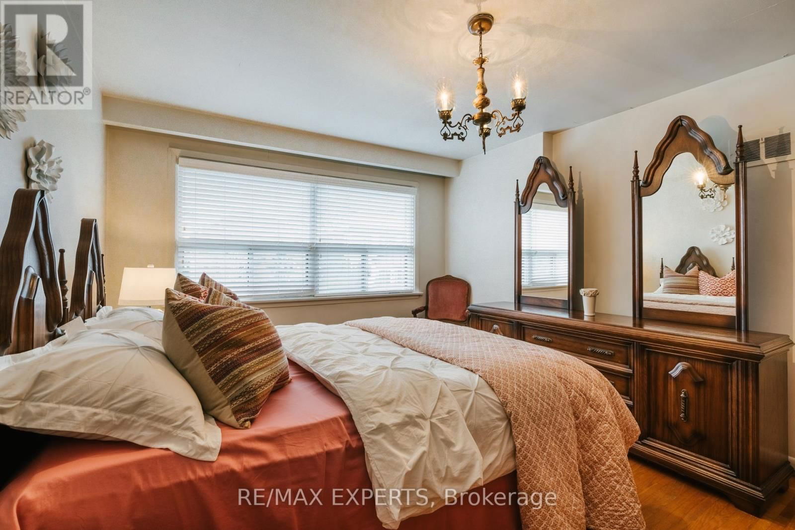 1 CRESTON ROAD Image 24